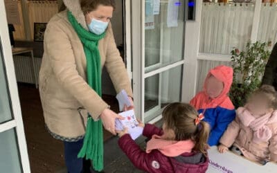 Kerstkaarten brengen!